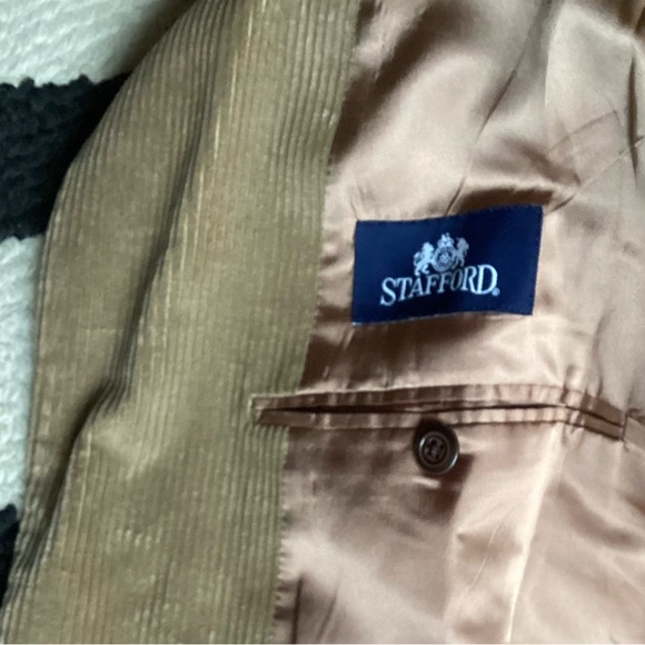 Stafford Corduroy Sports Coat, Tan
Sz 46R - Picture 11 of 13